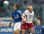 Fussball 1. Bundesliga: Schalke - Hamburg, Zweikampf