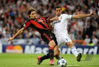 Fussball Champions League  Saison 2010/2011: Zlatan Ibrahimovic (li, AC Mailand) gegen ALVARO ARBELOA COCA (re, Real Madrid)
