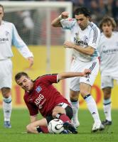 Fussball 1. Bundesliga: Schalke - Hamburg, Zweikampf