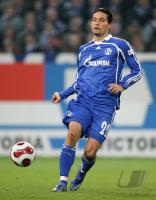 Fussball 1. Bundesliga: Schalke, KURANYI Einzelaktion