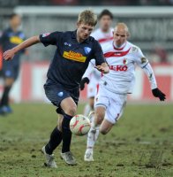 2. Fussball Bundesliga :  Bjoern Kopplin (li, VfL Bochum) gegen Tobias Werner (re, FC Augsburg)