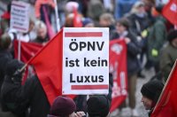 DGB Kundgebung auf dem Tuebinger Marktplatz