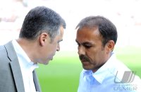Fussball 1. Bundesliga, Saison 2011/2012:  Geschaeftsfuehrer Andreas Rettig , Trainer Jos Luhukay (v. li., FC Augsburg)