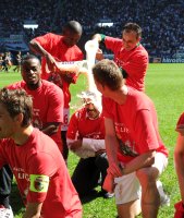 2. Fussball Bundesliga : AUGSBURG JUBEL NACH DEM AUFSTIEG IN DIE ERSTE 1. BL