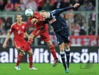 Fussball 1. Bundesliga, Saison 2011/2012: Holger Badstuber (li, FC Bayern Muenchen) gegen Kevin Mc Kenna (1. FC Koeln)