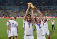 FUSSBALL WM 2014, FINALE: JUBEL Hummels (Deutschland) und Schuerrle (Deutschland)