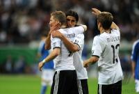 FUSSBALL INTERNATIONAL: CACAU, Sami KHEDIRA, Bastian SCHWEINSTEIGER (v. li., Deutschland)