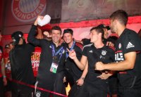 Fussball CHL FINALE 19/20 in Lissabon: Sieger FC Bayern Muenchen, Hotel-Party