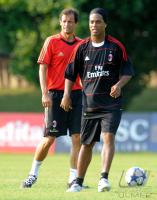 FUSSBALL SERIE A:  Trainer Massimiliano Allegri, Ronaldinho  (v. li., Milan)