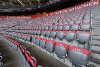 FUSSBALL DFB POKAL  Saison 2012/2013: Pappklatschen in der Allianz Arena