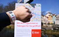 Corona Modelstadt Tuebingen: Tageszertifikat / Tagesticket Armband mit QR Code