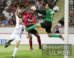 Fussball UCL: Leverkusen - Banik, Zweikampf