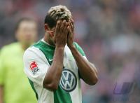 Fussball 1. BL Bayern-Wolfsburg; Zweikampf