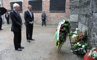 Fussball: DFB Delegation besucht KZ in Auschwitz, 01.06.2012