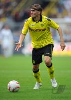 Fussball 1. Bundesliga  Saison 2010/2011: Borussia Dortmund, SCHMELZER am Ball