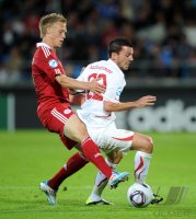 Fussball U21-Europameisterschaft 2011: Nicolai Jorgensen (li, Daenemark) gegen Xavier Hochstrasser (re, Schweiz)