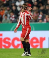 Fussball DFB Pokal 10/11 : Ivica Olic MIT MASKE (FC Bayern Muenchen)