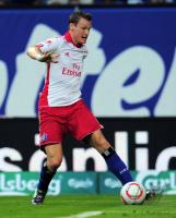 Fussball 1. Bundesliga  Saison 2010/2011: Hamburger SV, JANSEN am Ball