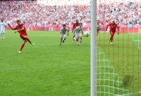 Fussball 1. Bundesliga Saison 15/16: FC Bayern Muenchen - FC Augsburg