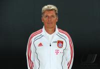 Fussball 1. Bundesliga 2010/2011: Jos van Dijk, Trainingssteuerung (FCB)