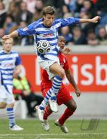 Fussball 1. Bundesliga: Duisburg - Bayern, Zweikampf