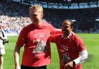 2. Fussball Bundesliga : Lukas Sinkiewicz mit Trainer Jos Luhukay (v. li., FC Augsburg)