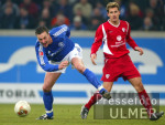 Fussball Bundesliga: Schalke - Lautern, Zweikampf
