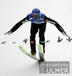 Skispringen Vierschanzentournee Innsbruck Quali - Ritzerfeld beim Aufsprung