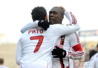 FUSSBALL SERIE A:  JUBEL Pato mit Clarence Seedorf (v. li., AC Mailand)