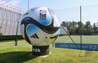 Uebergrossser Adidas WM Ball 2023 Oceaunz Pro am Home of FIFA in Zuerich