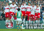 Fussball 1. Bundesliga: Bremen - Stuttgart, Zweikampf