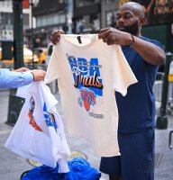 Feature, NBA Finalks, Strassenverkaeufer Madison Square Garden