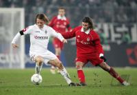 Fussball 1. Bundesliga: Gladbach - Bayern, Zweikampf