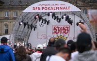 Fussball DFB Pokal Finale 24/25: Arminia Bielefeld - VfB Stuttgart, Public Viewing auf dem Schlossplatz