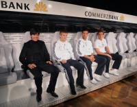 FUSSBALL PK  Deutsche  Nationalmannschaft;  Trainer LOEW auf der neuen TRAINERBANK