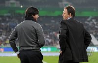 Fussball International EM 2012 Testspiel:  Trainer Joachim LOEW (li, Deutschland)  mit Trainer Holger OSIECK (re, Australien)