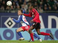 Fussball DFB Pokal: Hamburg - Leverkusen, Zweikampf