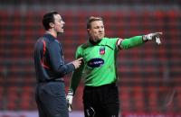 Fussball 3. Bundesliga:  Schiri Malte Dittrich mit Erol Sabanov (Heidenheim)