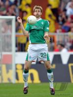 Fussball 1. Bundesliga: Bremen, MERTESACKER Einzelaktion