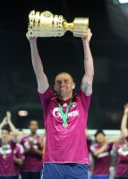 Fussball: DFB Pokal Finale:  Jubel  mit POKAL Edu (FC Schalke 04)