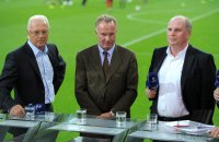 Fussball CHL  Saison 2011/2012: Ehrenpraesident Franz Beckenbauer, Vorstandsvorsitzender Karl Heinz Rummenigge, Praesident Uli Hoeness (v. li., FC Bayern Muenchen)