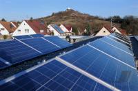 Solaranlage auf einem Dach eines Einfamilienhauses