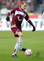 Fussball: 1. Bundesliga Saison 2010/2011: Hannover 96, SCHLAUDRAFF am Ball