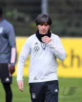 Fussball Training Deutsche Nationalmannschaft in Stuttgart: Trainer Joachim Loew (Deutschland)