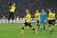 Fussball 1. Bundesliga :  Kevin Grosskreutz, Marcel Schmelzer, Ivan Perisic, Torwart Roman Weidenfeller, Neven Subotic (v. li., Borussia Dortmund)