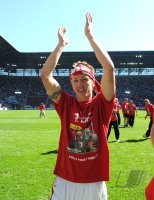 2. Fussball Bundesliga : JUBEL nach dem SIEG Michael Thurk (FC Augsburg)