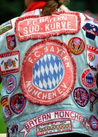 Fussball 1. Bundesliga:  FC Bayern Muenchen Fan mit Kutte