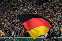 Fussball International  Testspiel: Deutschland Fans mit Fahne