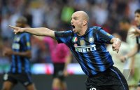 FUSSBALL SERIE A: JUBEL Esteban Cambiasso (Inter Mailand)