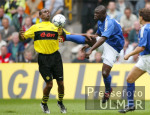 Fussball Bundesliga: Borussia Dortmund - Schalke 04, Zweikampf